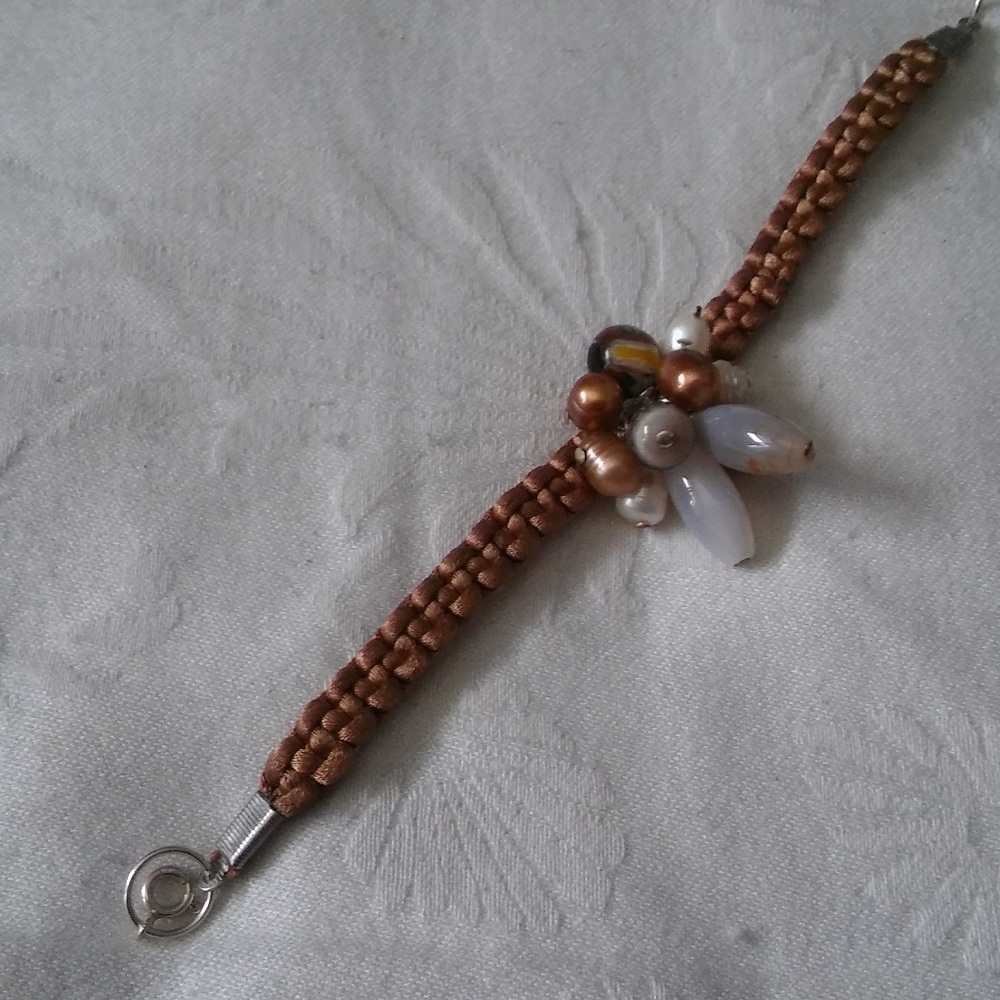 Pulsera tejida
